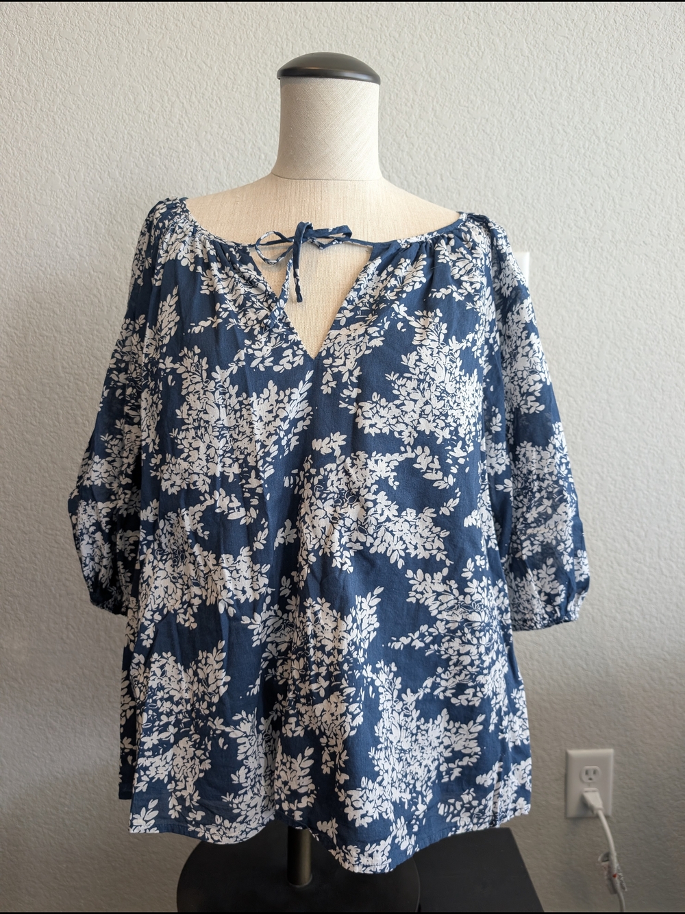 Abercrombie & Fitch Navy Blue Floral Blouse Sz L